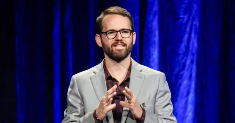 Reddit User Youcrazymoonchild: The Rising Influence of Digital Dialogues in the Information Age